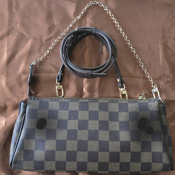 Crossbody Pochette Wristlet  (READ DESCRIPTION) - Picture 2 of 8